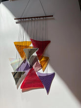 Fire Installation - The Elements Glass Art - Feuerinspirierte Glaskunst - mit irisierenden und Spiegelelementen